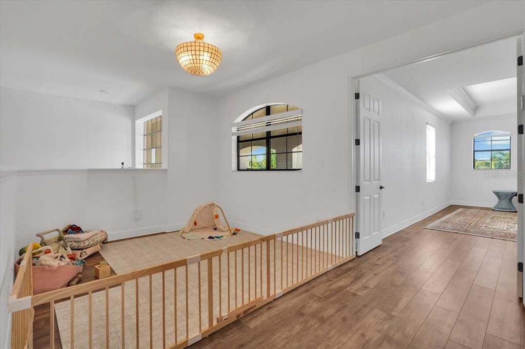 На продажу: $899,000 (6 спален, 4 ванн, 3861 Квадратных фут)