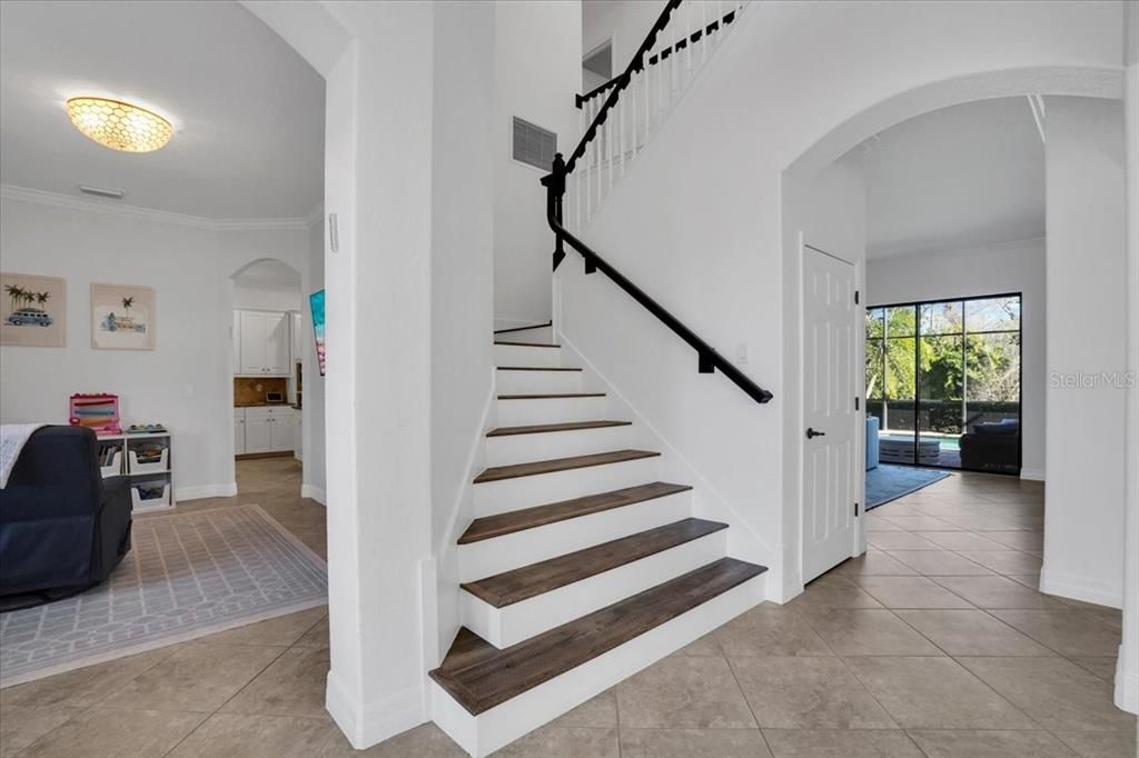 На продажу: $899,000 (6 спален, 4 ванн, 3861 Квадратных фут)