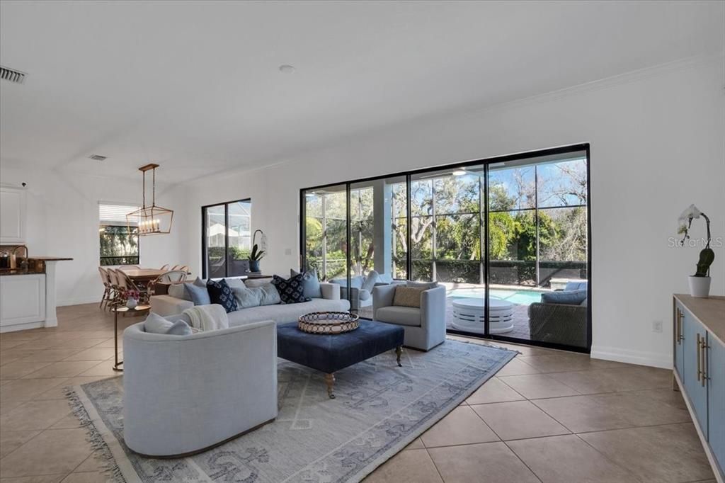 На продажу: $899,000 (6 спален, 4 ванн, 3861 Квадратных фут)