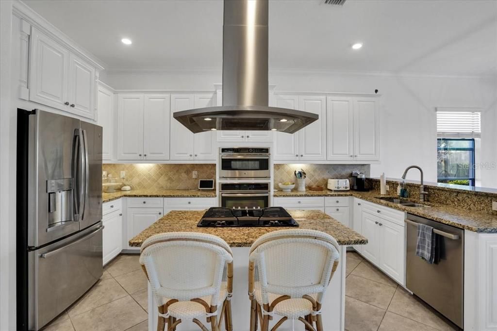 На продажу: $899,000 (6 спален, 4 ванн, 3861 Квадратных фут)