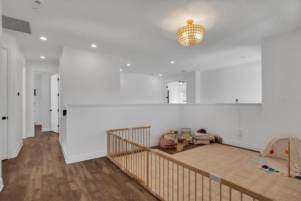 На продажу: $899,000 (6 спален, 4 ванн, 3861 Квадратных фут)