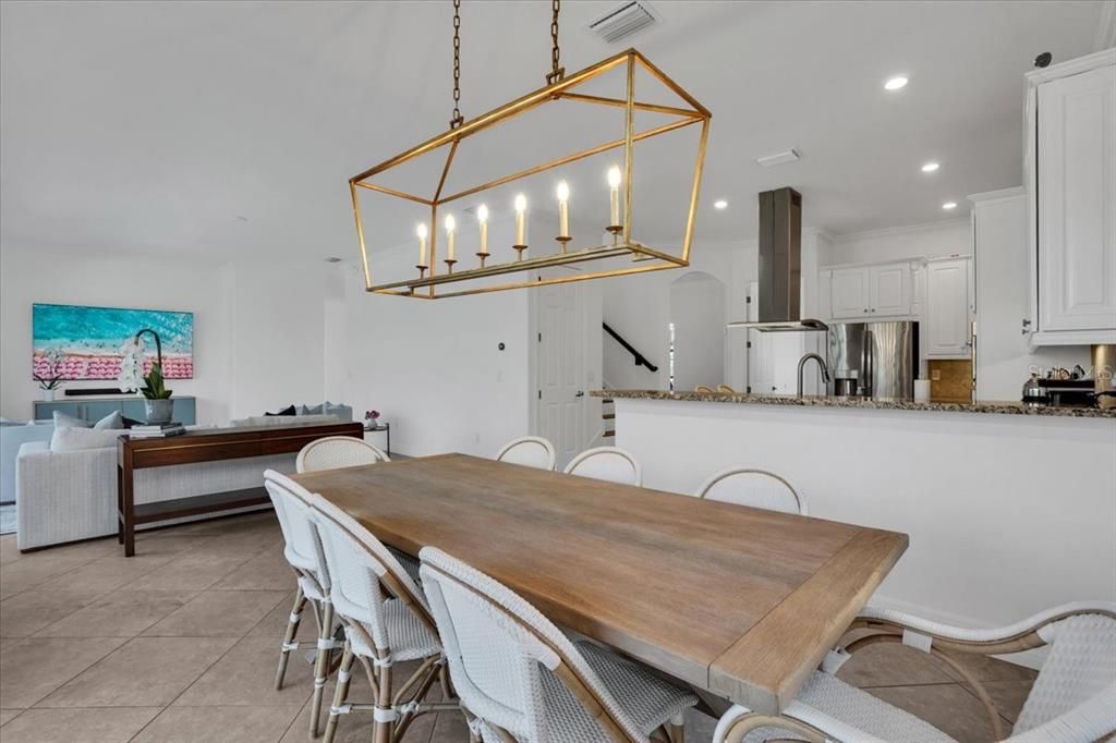 На продажу: $899,000 (6 спален, 4 ванн, 3861 Квадратных фут)