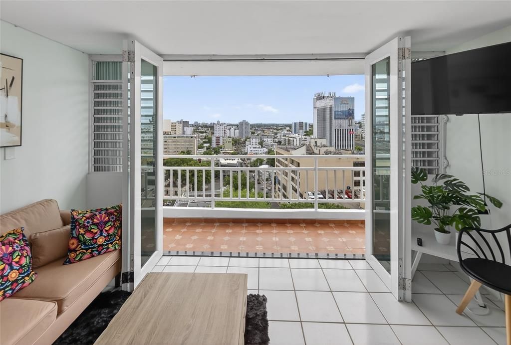 For Rent: $1,900 (1 beds, 1 baths, 620 Square Feet)