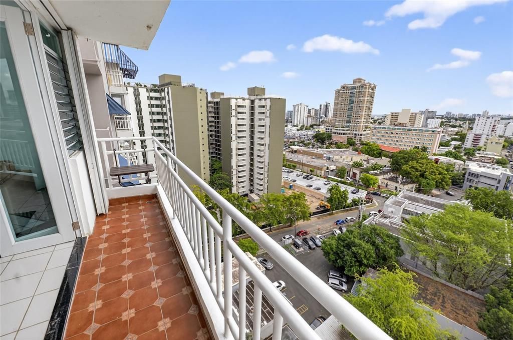 For Rent: $1,900 (1 beds, 1 baths, 620 Square Feet)