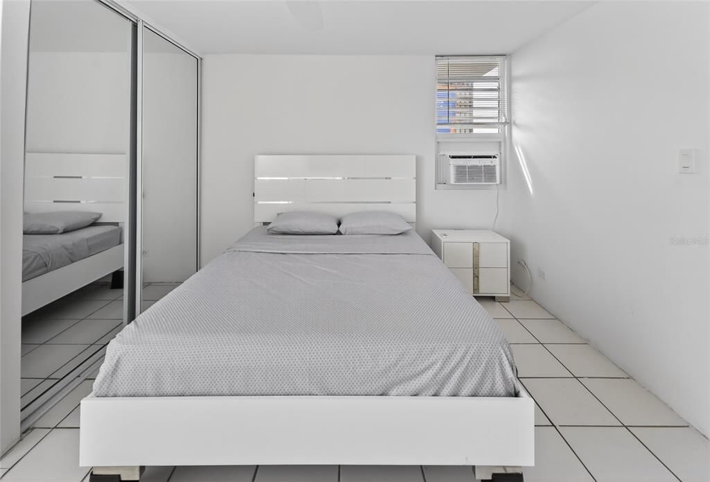 For Rent: $1,900 (1 beds, 1 baths, 620 Square Feet)