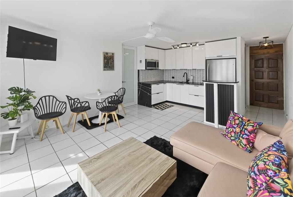 For Rent: $1,900 (1 beds, 1 baths, 620 Square Feet)