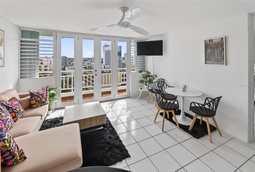 For Rent: $1,900 (1 beds, 1 baths, 620 Square Feet)