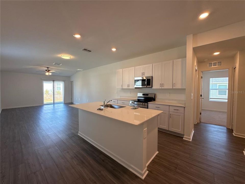 For Rent: $1,695 (3 beds, 2 baths, 1428 Square Feet)