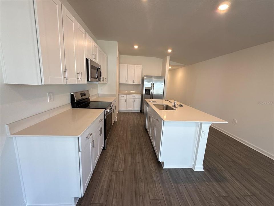 For Rent: $1,695 (3 beds, 2 baths, 1428 Square Feet)