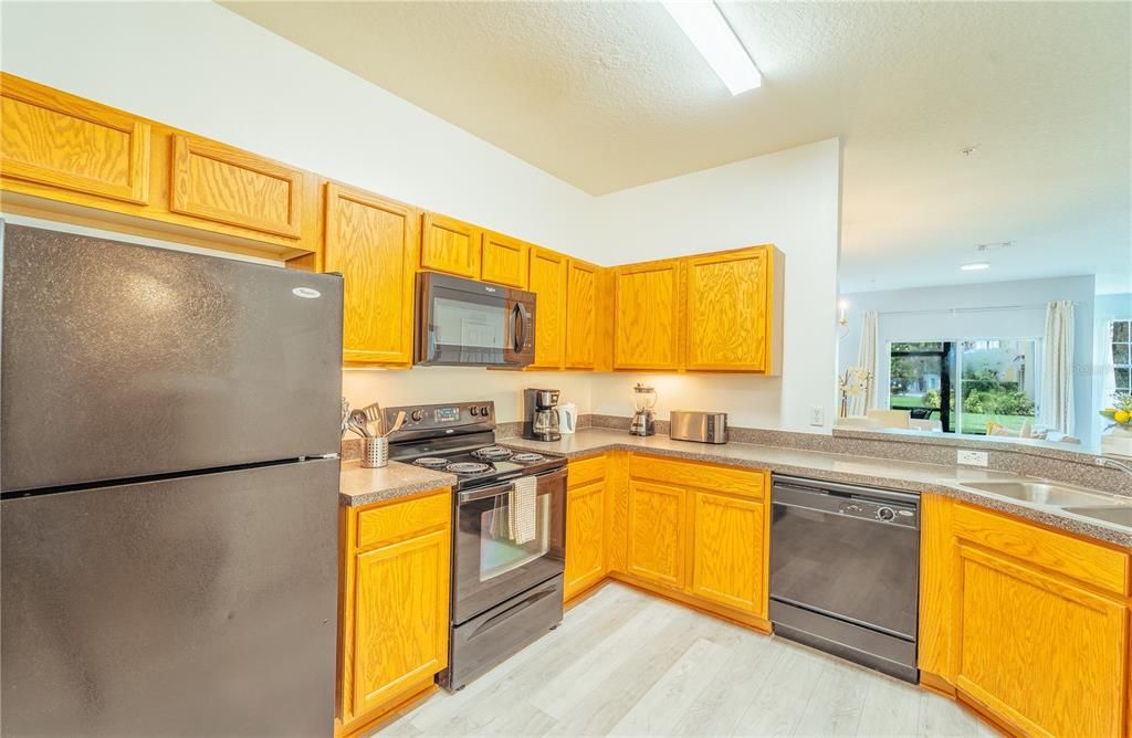 For Rent: $2,500 (3 beds, 2 baths, 1808 Square Feet)