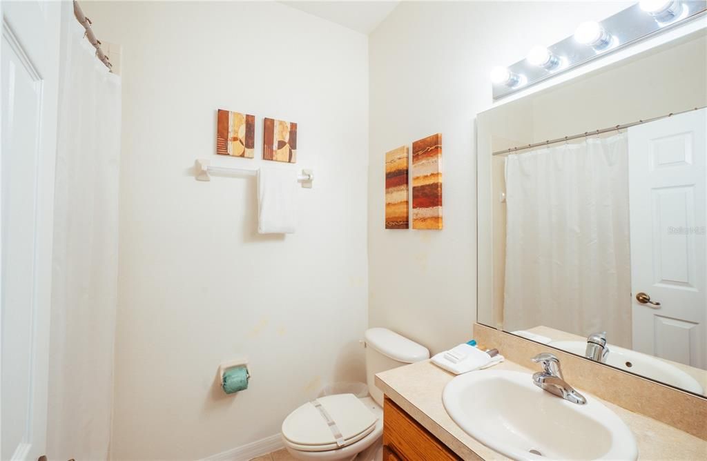 For Rent: $2,500 (3 beds, 2 baths, 1808 Square Feet)