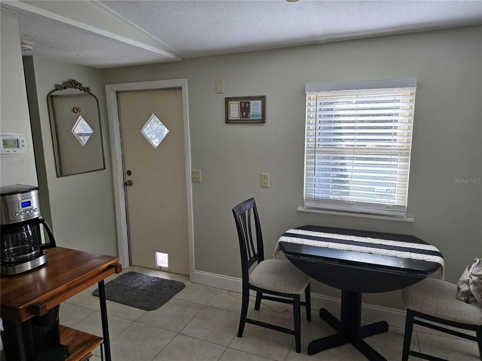 For Sale: $229,900 (2 beds, 2 baths, 924 Square Feet)