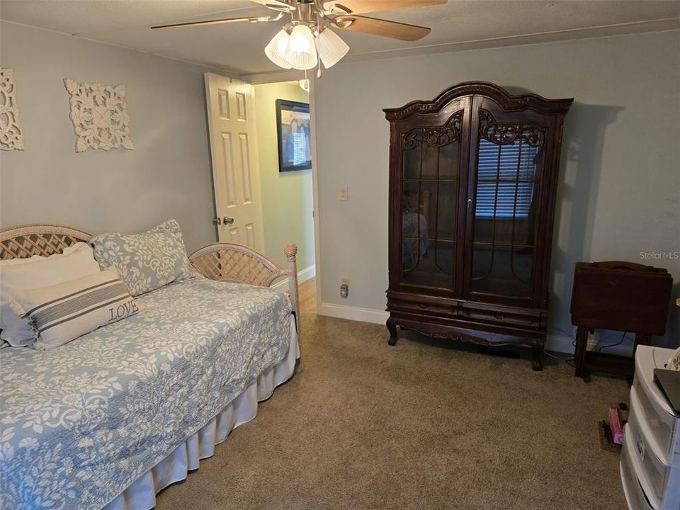 For Sale: $229,900 (2 beds, 2 baths, 924 Square Feet)