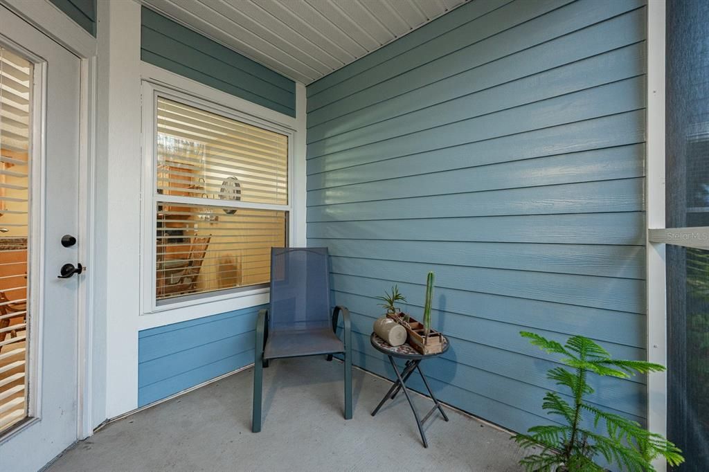 For Sale: $180,000 (2 beds, 2 baths, 947 Square Feet)