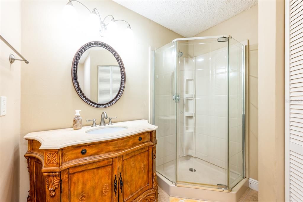 For Sale: $180,000 (2 beds, 2 baths, 947 Square Feet)