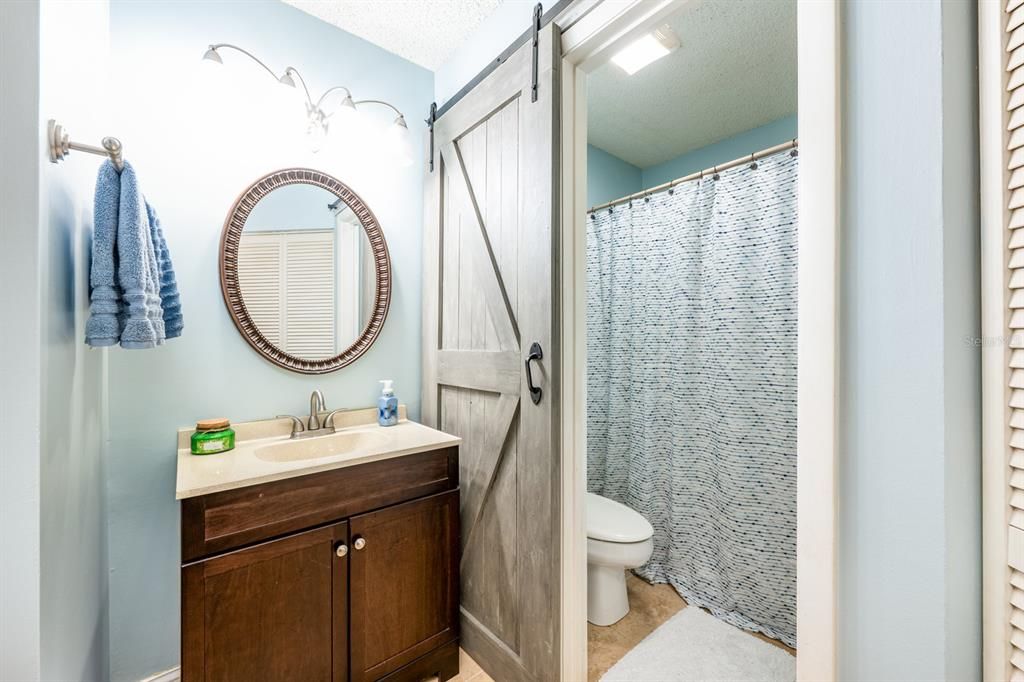 For Sale: $180,000 (2 beds, 2 baths, 947 Square Feet)