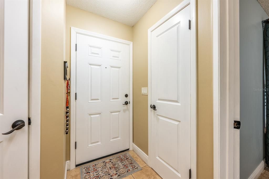 For Sale: $180,000 (2 beds, 2 baths, 947 Square Feet)