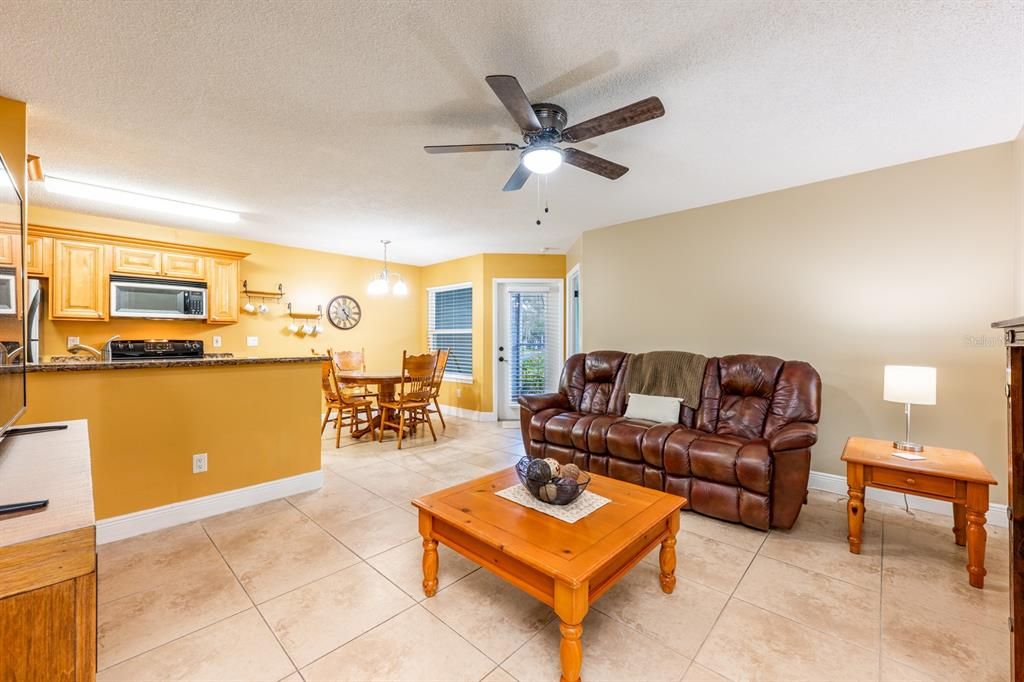 For Sale: $180,000 (2 beds, 2 baths, 947 Square Feet)