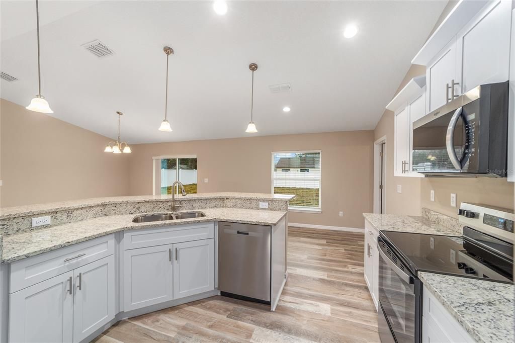 На продажу: $274,000 (3 спален, 2 ванн, 1406 Квадратных фут)