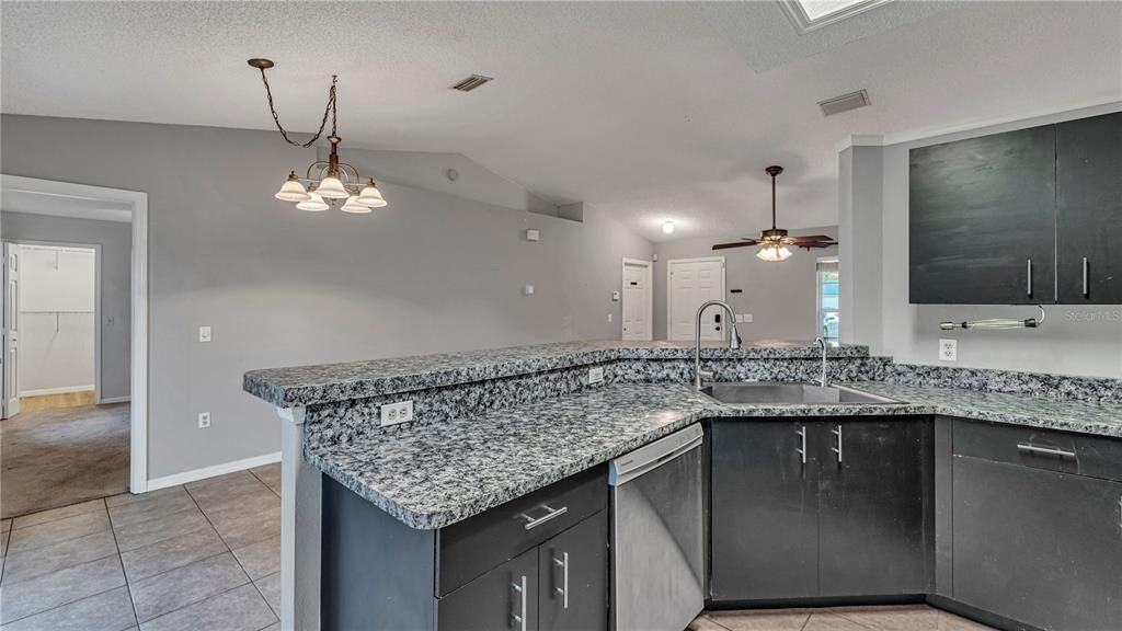 For Sale: $275,000 (3 beds, 2 baths, 1137 Square Feet)