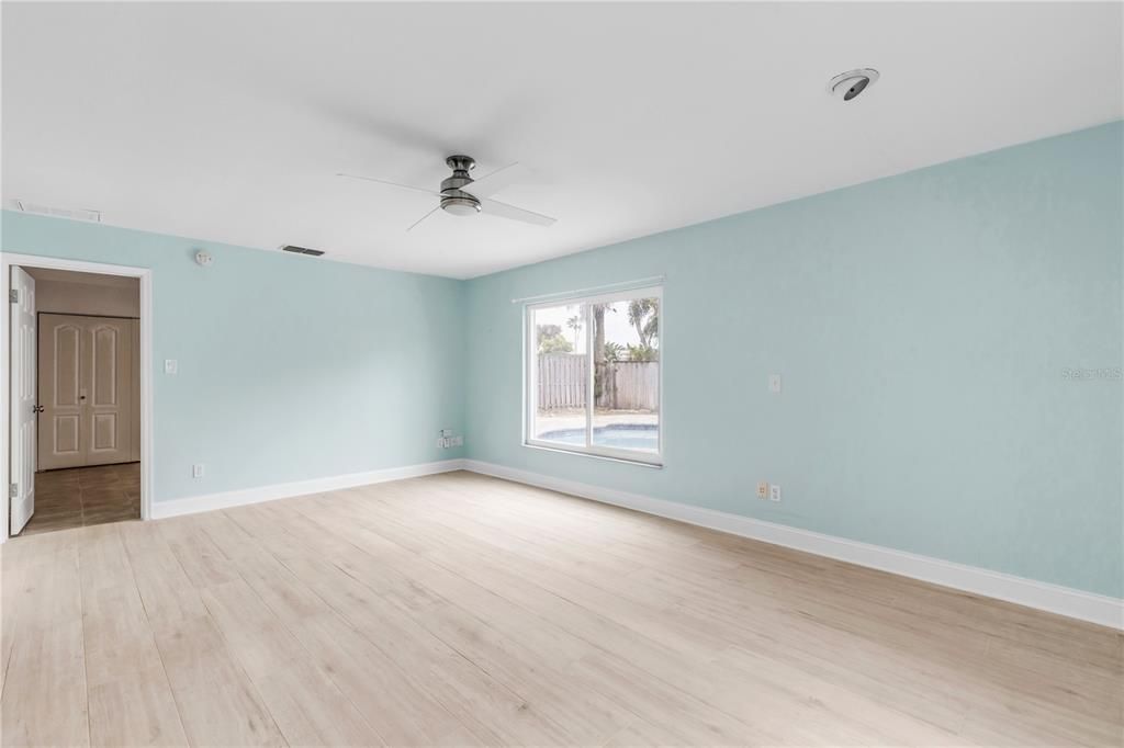 For Sale: $550,000 (3 beds, 2 baths, 1668 Square Feet)