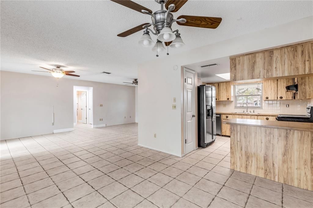 For Sale: $550,000 (3 beds, 2 baths, 1668 Square Feet)