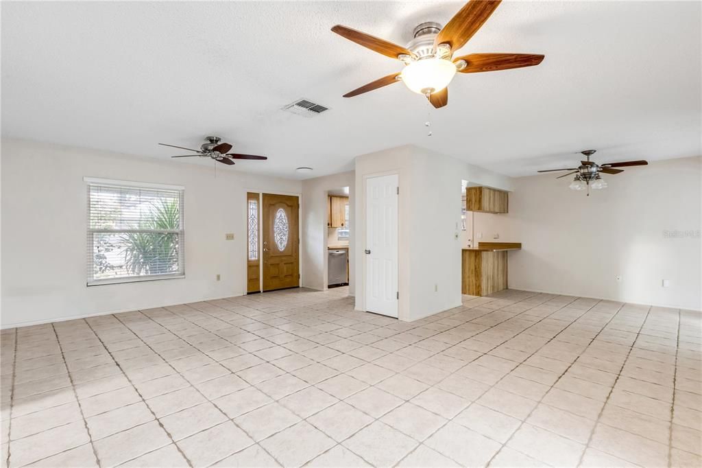 For Sale: $550,000 (3 beds, 2 baths, 1668 Square Feet)