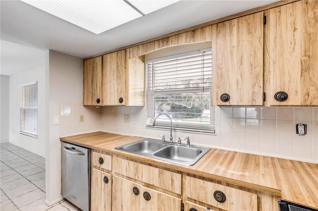 For Sale: $550,000 (3 beds, 2 baths, 1668 Square Feet)