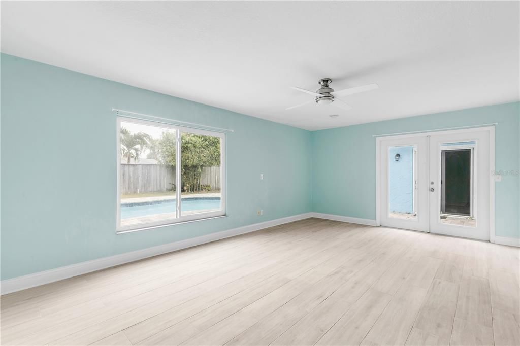 For Sale: $550,000 (3 beds, 2 baths, 1668 Square Feet)