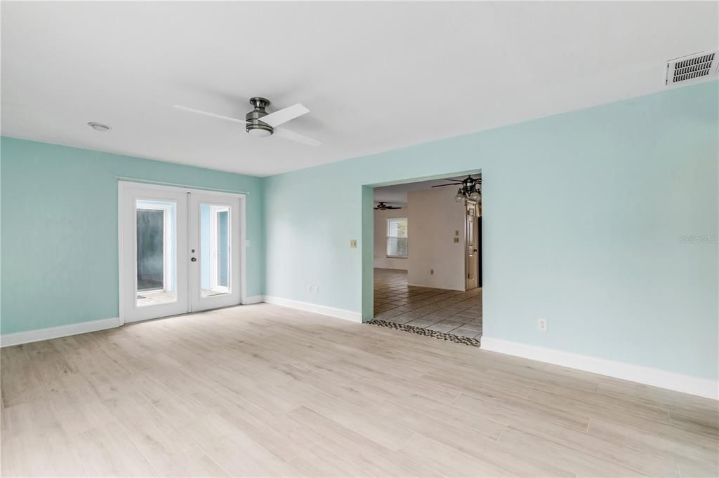 For Sale: $550,000 (3 beds, 2 baths, 1668 Square Feet)