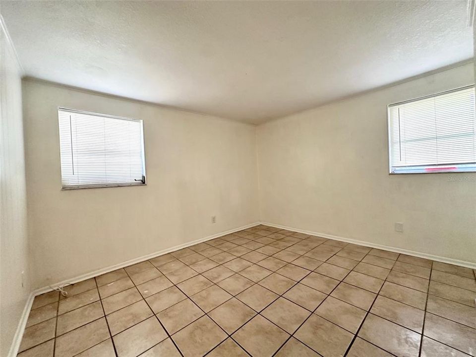 В аренду: $2,400 (3 спален, 1 ванн, 1044 Квадратных фут)