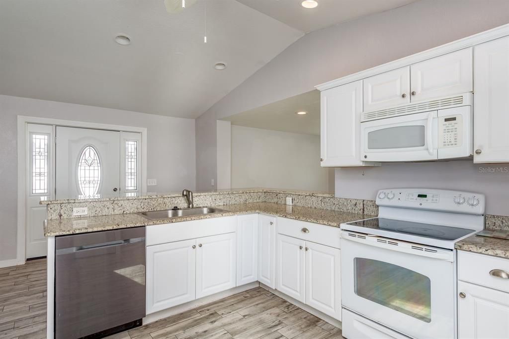 В аренду: $2,495 (2 спален, 2 ванн, 1700 Квадратных фут)