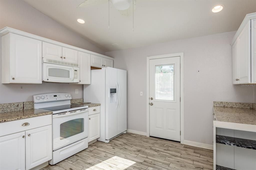 В аренду: $2,495 (2 спален, 2 ванн, 1700 Квадратных фут)