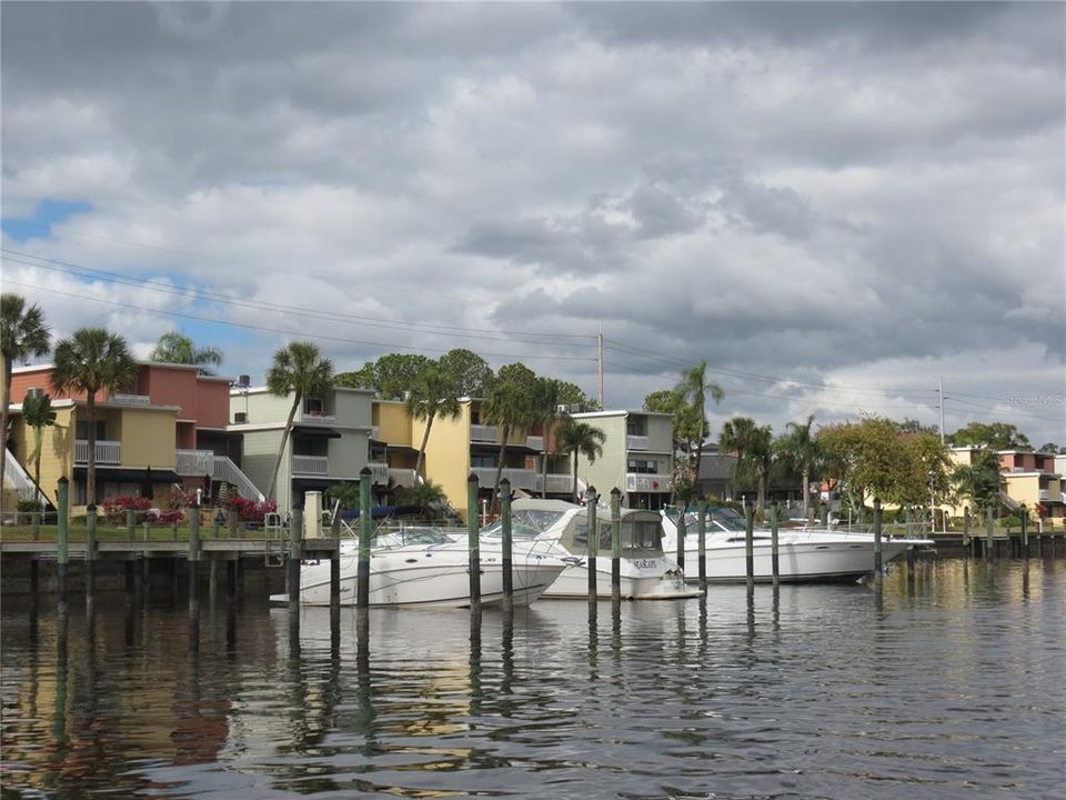 На продажу: $300,000 (2 спален, 1 ванн, 1440 Квадратных фут)