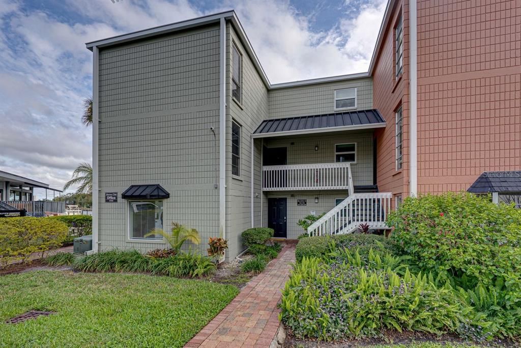 На продажу: $300,000 (2 спален, 1 ванн, 1440 Квадратных фут)