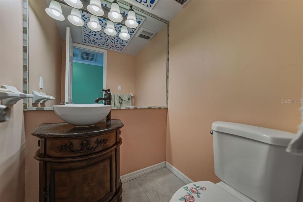 На продажу: $300,000 (2 спален, 1 ванн, 1440 Квадратных фут)