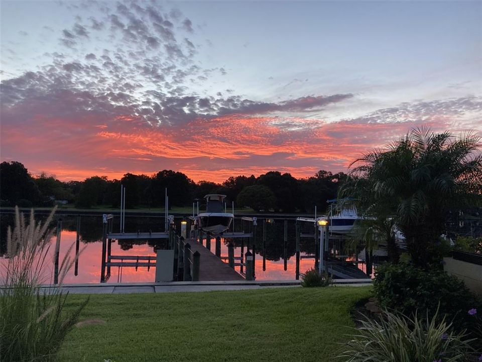 На продажу: $300,000 (2 спален, 1 ванн, 1440 Квадратных фут)