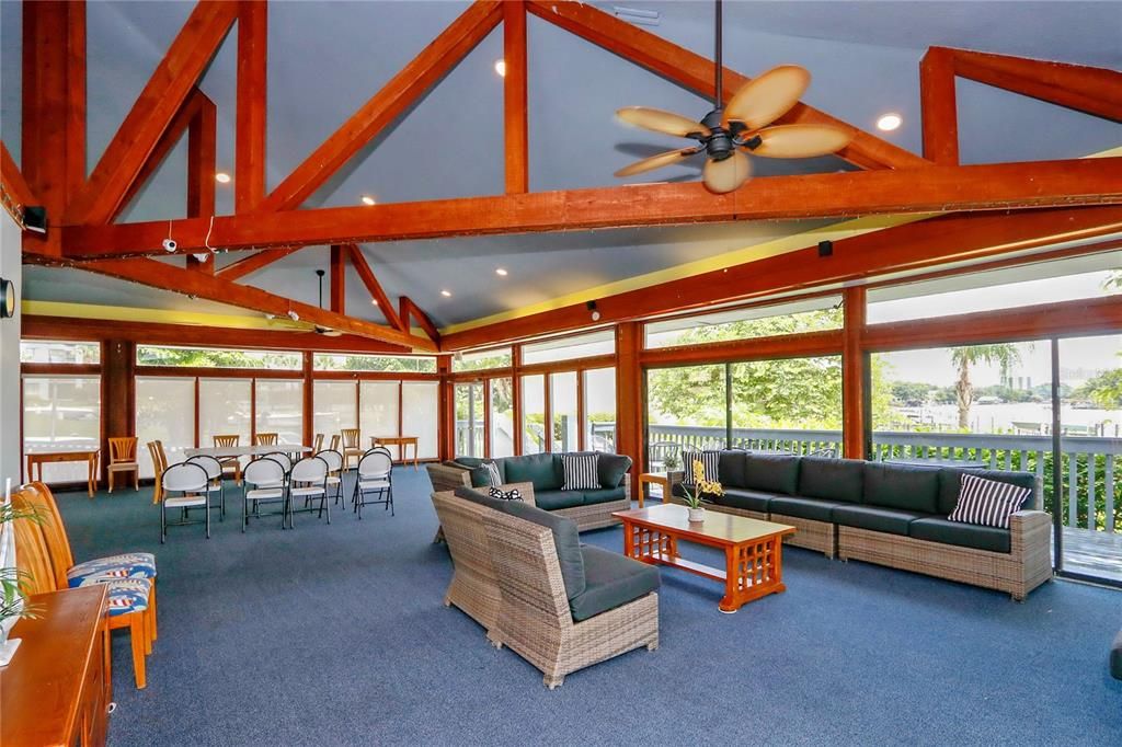 На продажу: $300,000 (2 спален, 1 ванн, 1440 Квадратных фут)