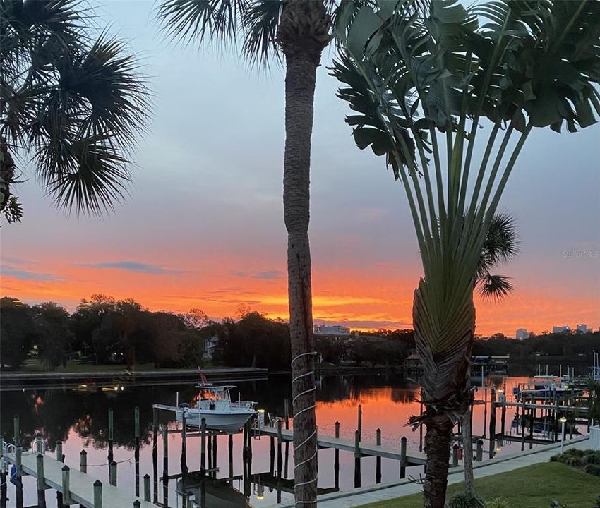 На продажу: $300,000 (2 спален, 1 ванн, 1440 Квадратных фут)