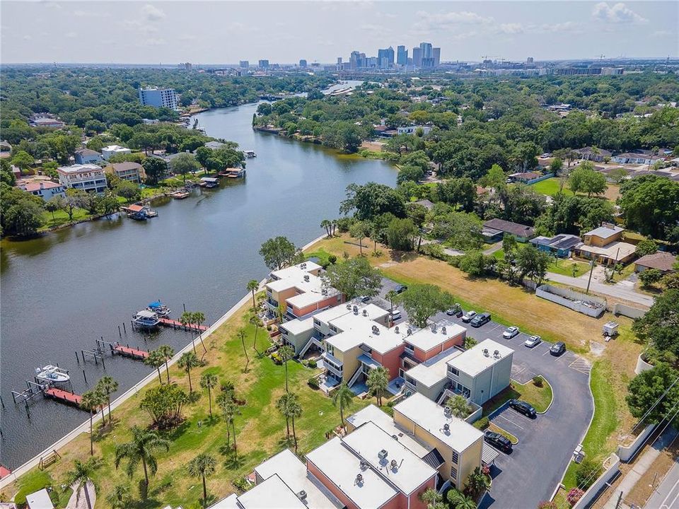 На продажу: $300,000 (2 спален, 1 ванн, 1440 Квадратных фут)