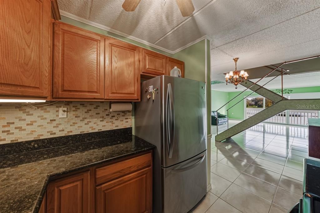 На продажу: $300,000 (2 спален, 1 ванн, 1440 Квадратных фут)