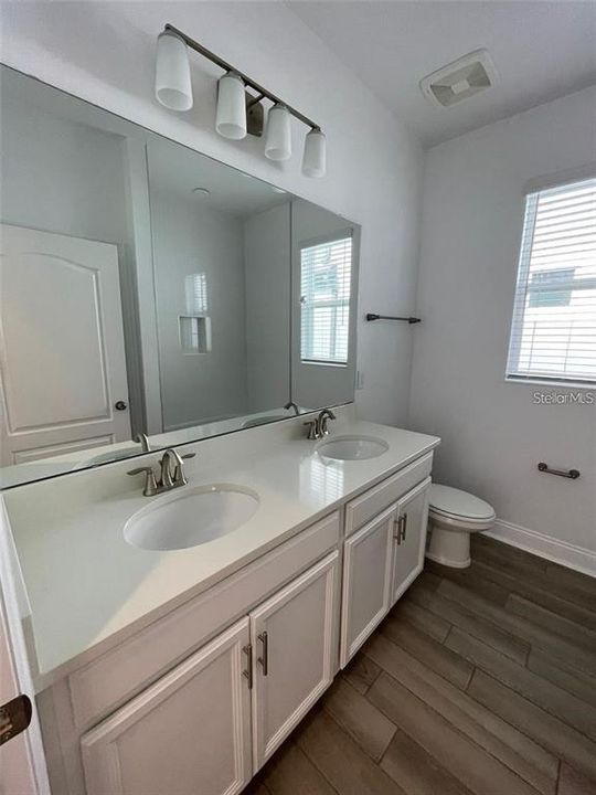 Activo con contrato: $3,300 (3 camas, 2 baños, 1916 Pies cuadrados)