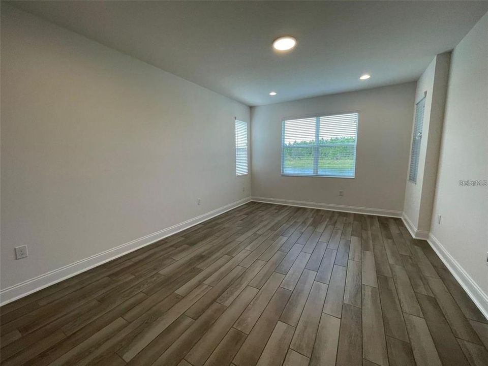 Activo con contrato: $3,300 (3 camas, 2 baños, 1916 Pies cuadrados)