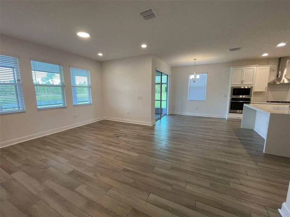 Activo con contrato: $3,300 (3 camas, 2 baños, 1916 Pies cuadrados)