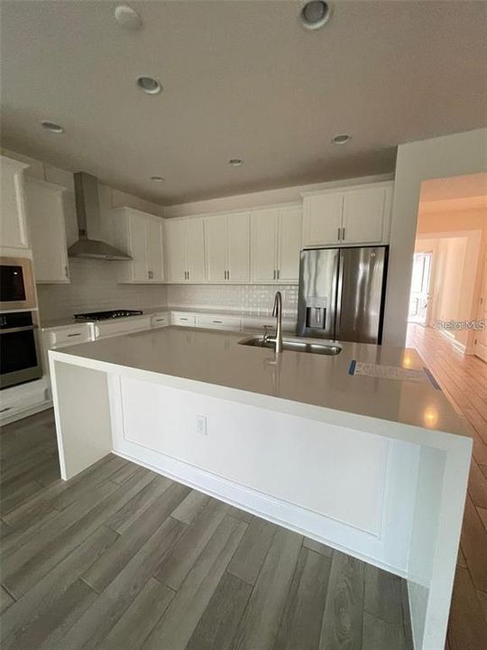 Activo con contrato: $3,300 (3 camas, 2 baños, 1916 Pies cuadrados)