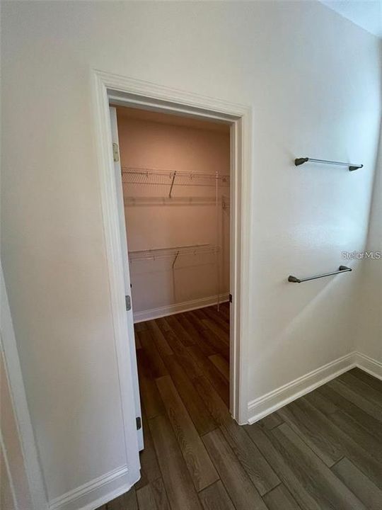 Activo con contrato: $3,300 (3 camas, 2 baños, 1916 Pies cuadrados)