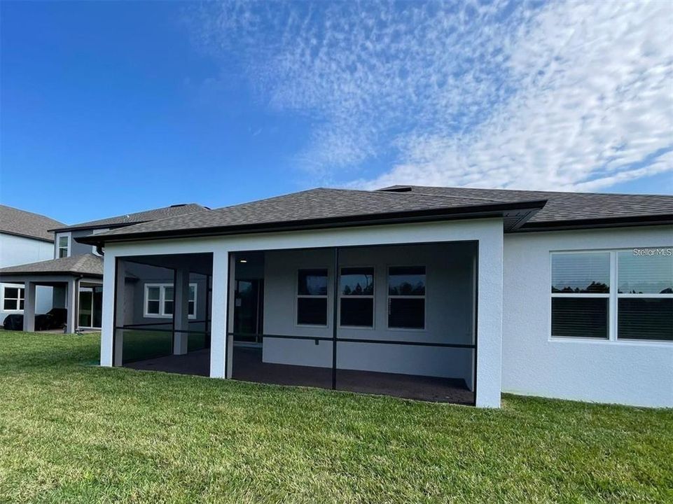 Activo con contrato: $3,300 (3 camas, 2 baños, 1916 Pies cuadrados)