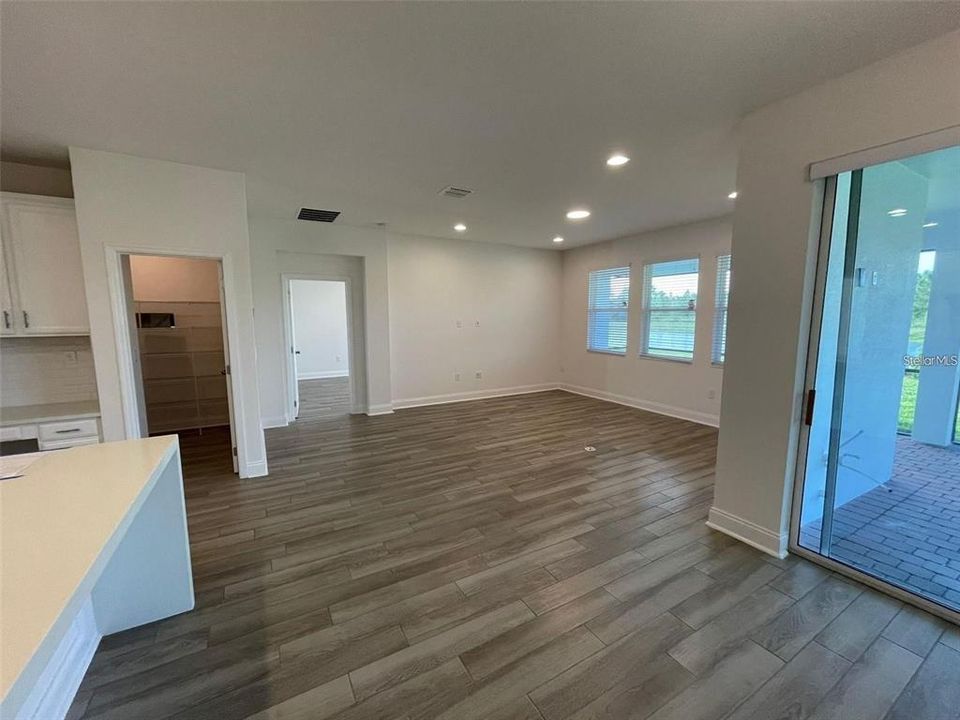 Activo con contrato: $3,300 (3 camas, 2 baños, 1916 Pies cuadrados)