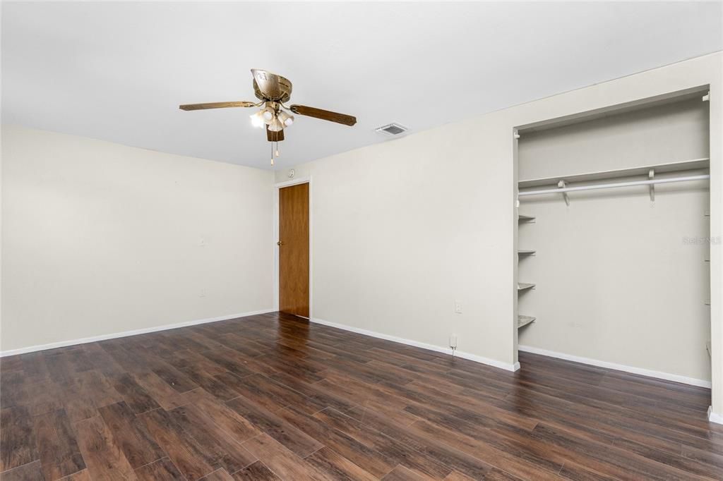 На продажу: $299,000 (3 спален, 2 ванн, 1663 Квадратных фут)