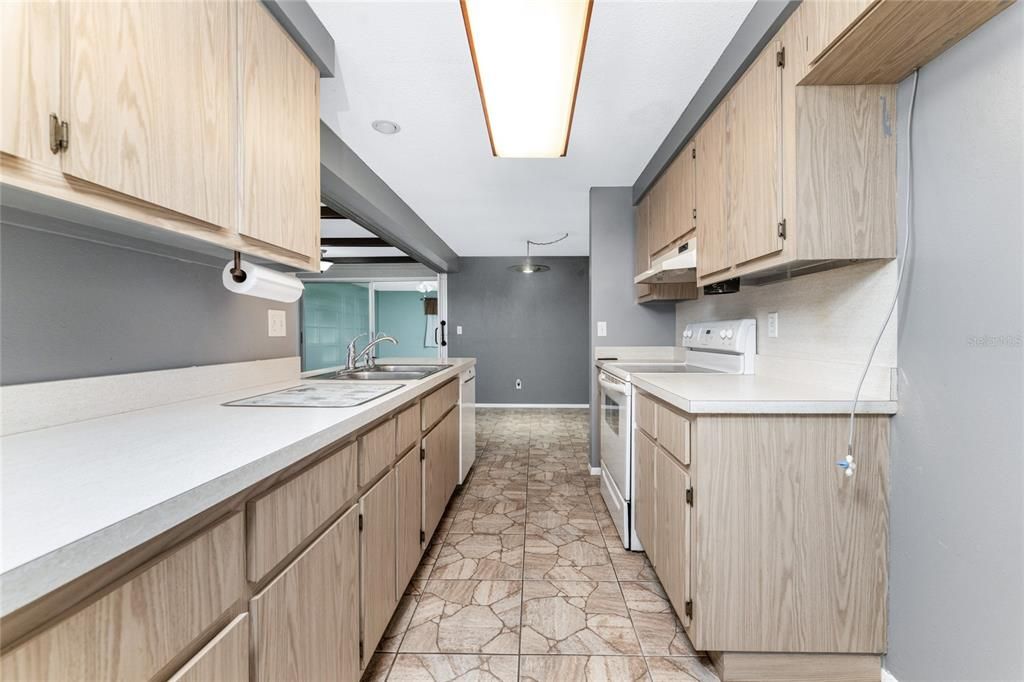 На продажу: $299,000 (3 спален, 2 ванн, 1663 Квадратных фут)